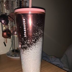 Venti size Starbucks cup